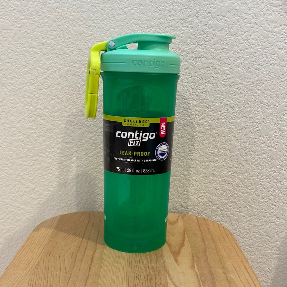 Contigo Fit Shaker & Go Mixer Bottle Handle w/ Carabiner 28 fl. oz.  Wintergreen